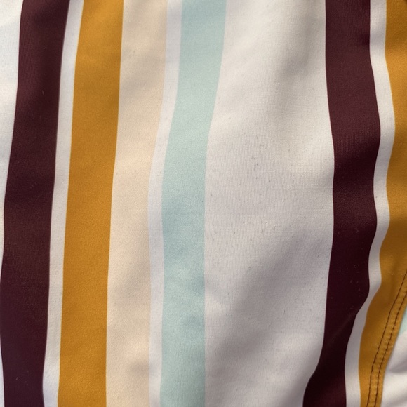 Nani swim top with flattering tie back. - Picture 2 of 4